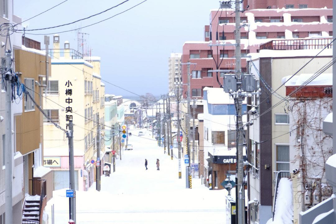 日本篮球联赛：东京银河队大胜大阪暴风队的简单介绍