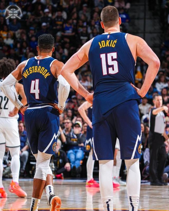 关于NBA:拉塞尔-威斯布鲁克突破三双纪录的信息